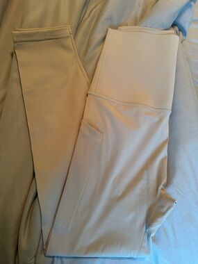 Gray High-Waist Leggings with Side Pocket